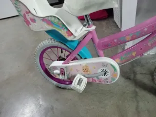 Bicicleta 14 con ruedines y cesta