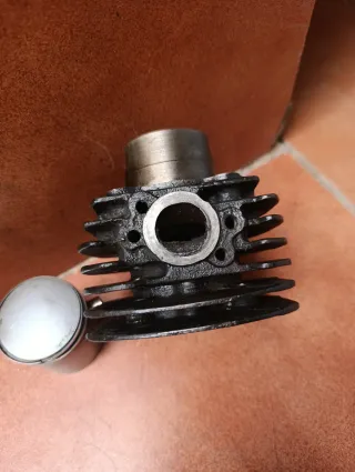 Cilindro  y Pistón Metra kit de 65 cc.