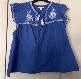 Blusa H&M azul bordada floral