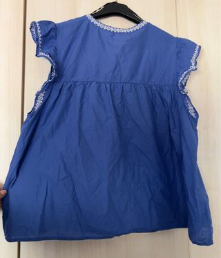 Blusa H&M azul bordada floral