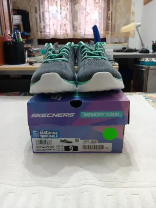 Skechers Mujer Gris y Verde Talla 39.