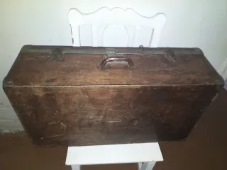Maleta antigua de madera