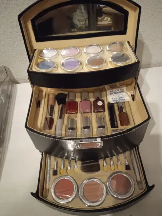 Maletín de maquillaje negro