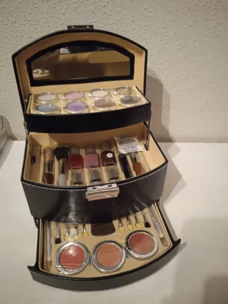 Maletín de maquillaje negro
