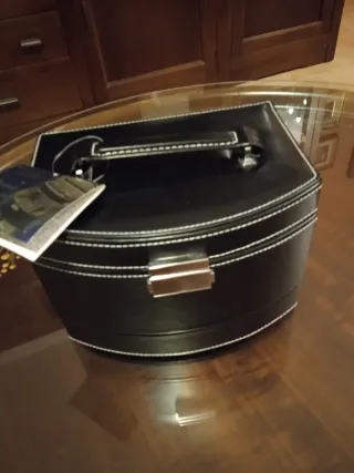Maletín de maquillaje negro