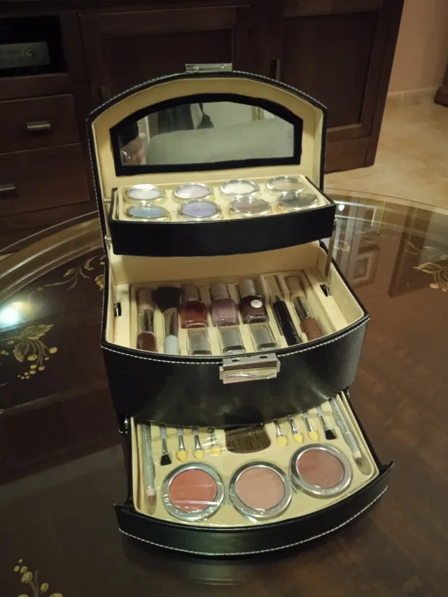 Maletín de maquillaje negro