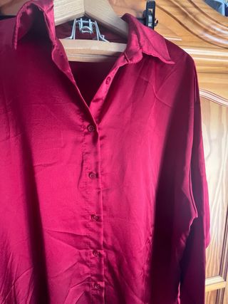 Camisa satinada roja