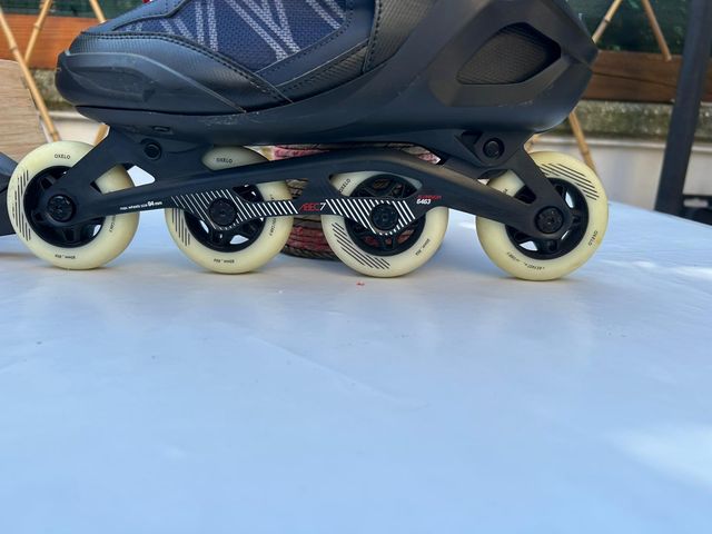Pattini in linea Oxelo taglia 44 + protezioni