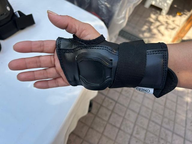 Pattini in linea Oxelo taglia 44 + protezioni