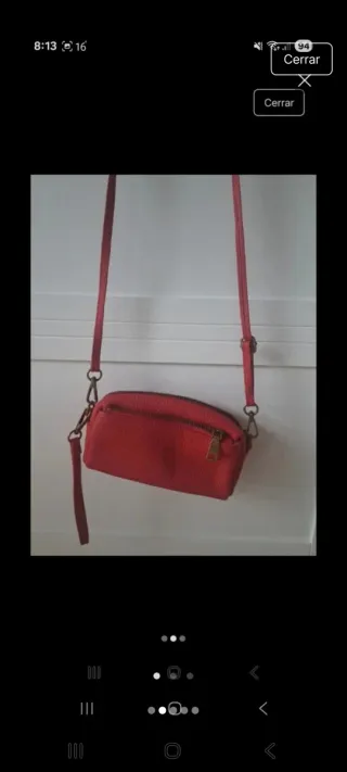 Bolso de piel rojo