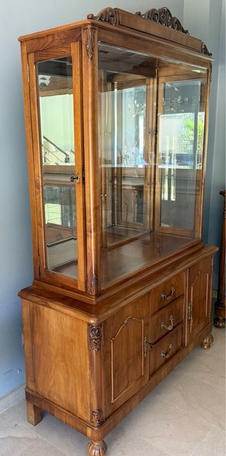 Muebles madera maciza vitrina y bufet con espejo 