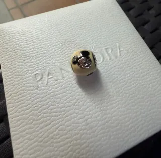 Charm Pandora Mickey Mouse Beige y Negro