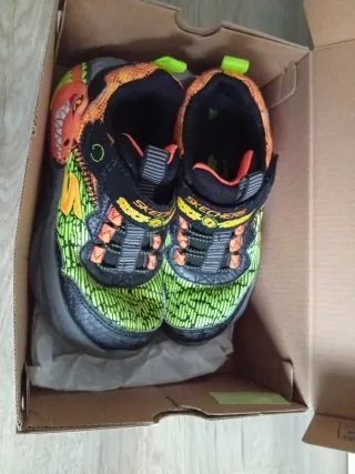 Zapatillas niño Skechers dinosaurio