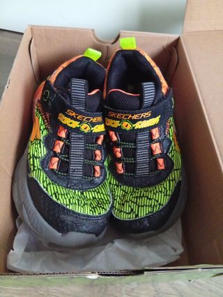 Zapatillas niño Skechers dinosaurio