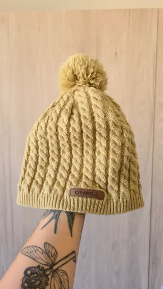 Gorro O'Neill Beige/Amarillo con pompón