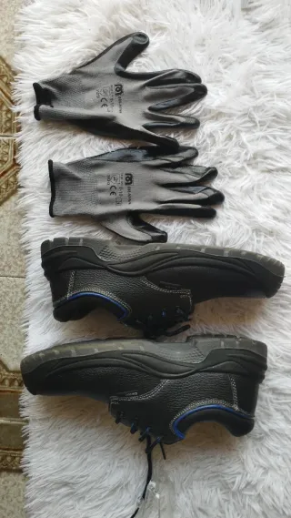 Gafas de seguridad y guantes de trabajo