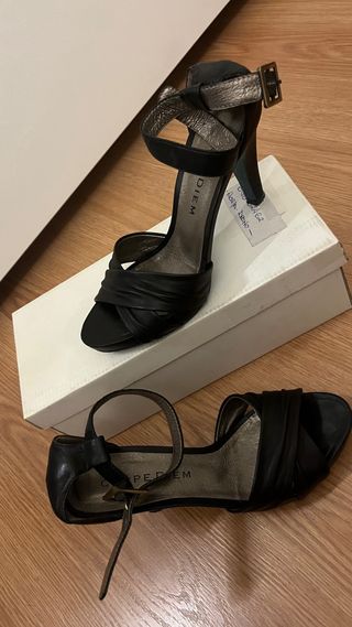 Sandalias de piel CARPE DIEM tacón negro/dorado