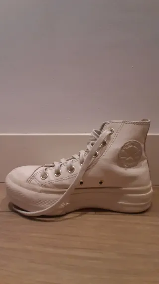 Converse Chuck Taylor All Star blancas y doradas
