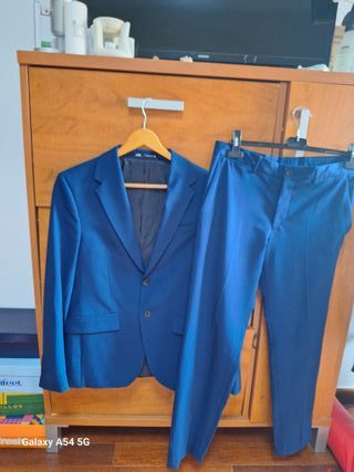 Traje de hombre azul