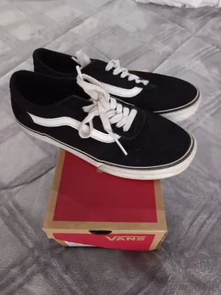 Zapatillas Vans Negras y Blancas