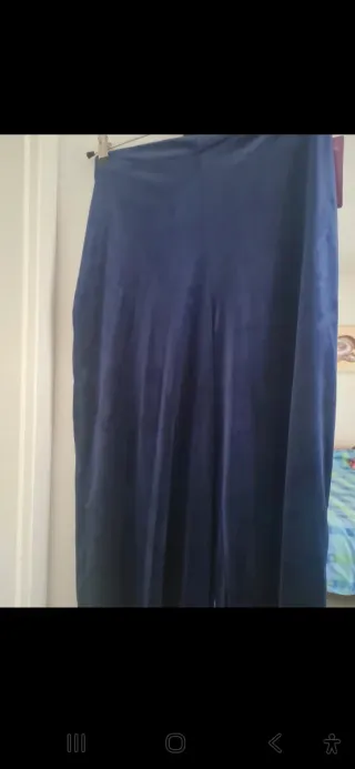 Pantalones de terciopelo azul con etiquetas