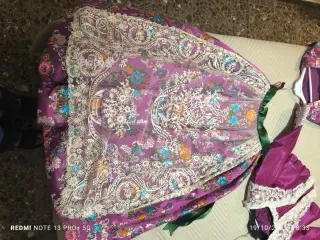 Traje de Fallera con dos corpiños  como nuevo 
