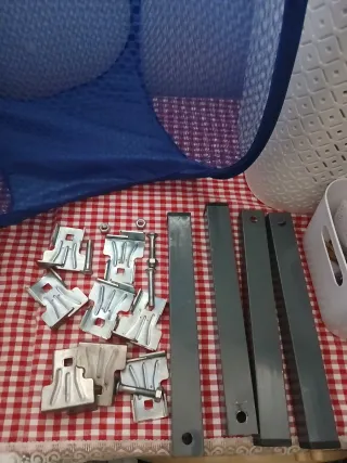 Patas de cama metálicas y soportes