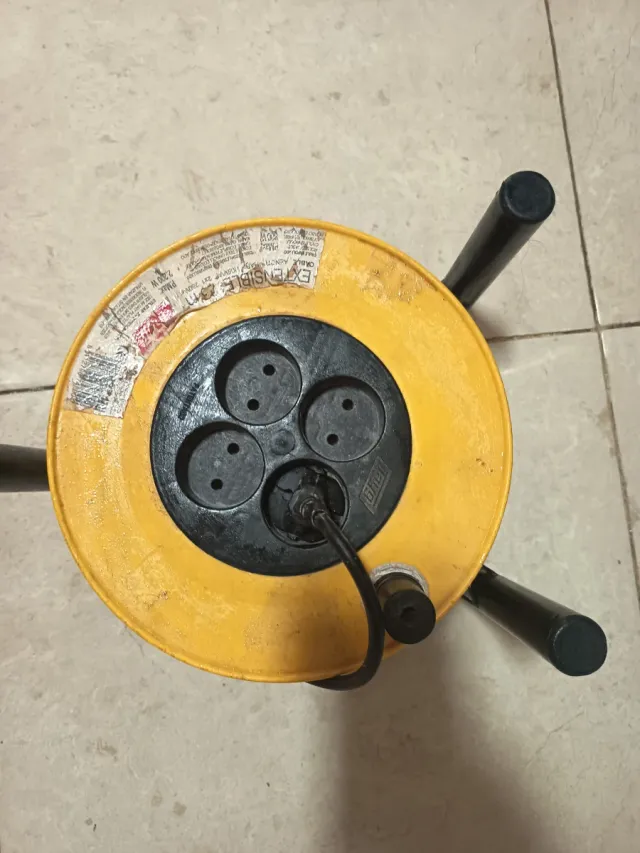 Rollo de luz extensible 220W de 23 metros