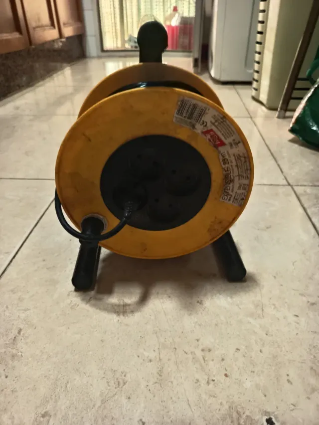 Rollo de luz extensible 220W de 23 metros