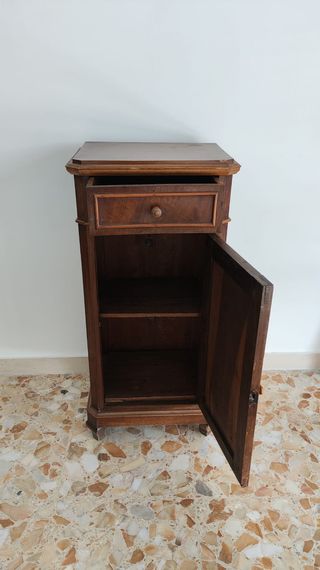 Comodino d'epoca in legno