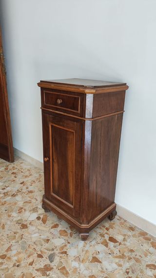 Comodino d'epoca in legno