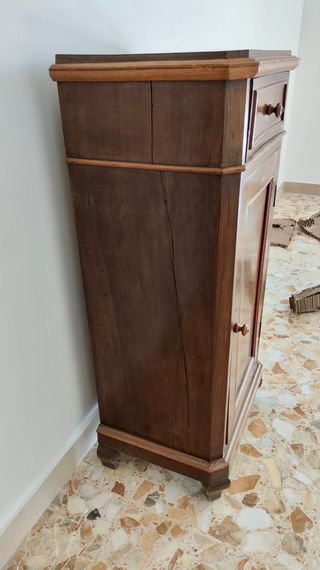 Comodino d'epoca in legno