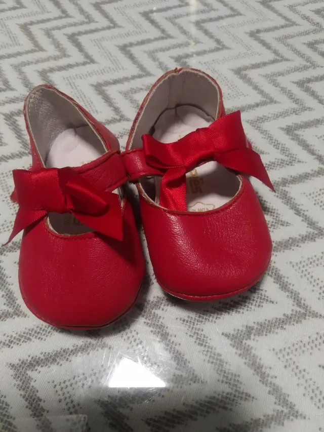 Zapatitos bebe talla 17 rojos con lazo