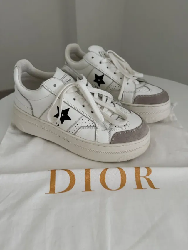 Zapatillas Dior Blancas y Grises con Estrellas