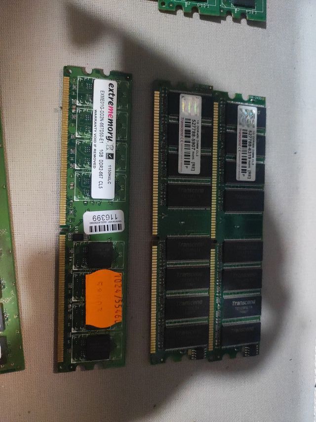 8 Memorias RAM DDR y DDR2