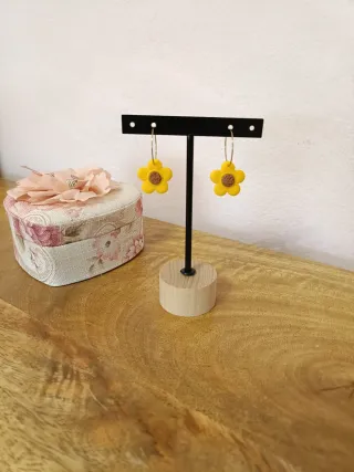 Pendientes hechos a mano de  margarita 