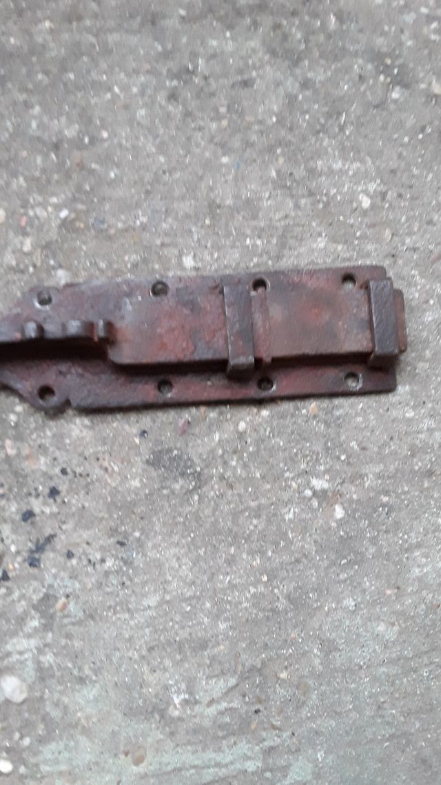 Cerrojo antiguo grande para portón