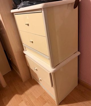 Comò e comodini beige