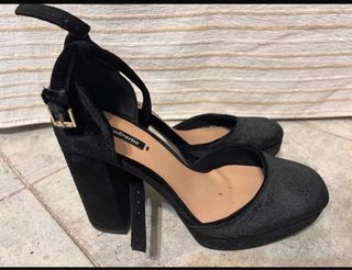 Zapatos tacón Stradivarius terciopelo negro