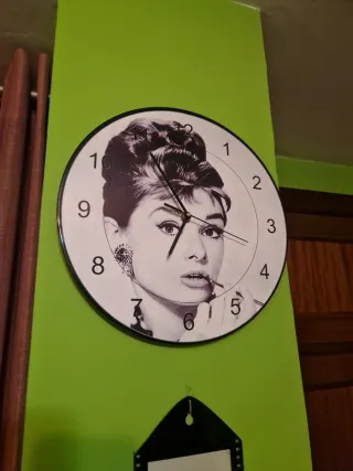 Reloj de Pared Audrey Hepburn en Vinilo,  