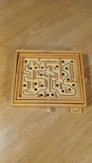 Juego de mesa laberinto de madera