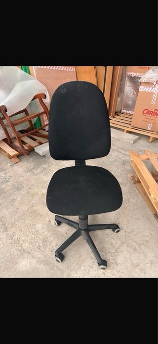 Sillón de oficina negro