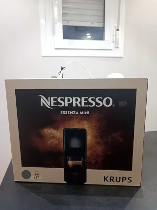 Cafetera Nespresso Essenza Mini Gris
