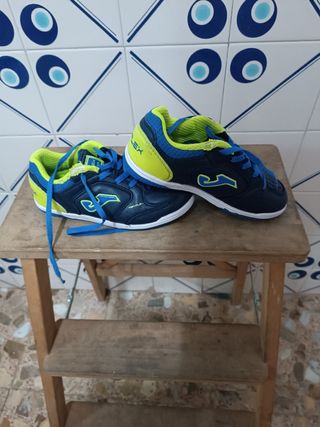 Zapatos futbol sala Joma Azul y Amarillo. Talla 30