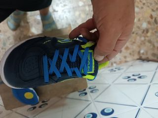 Zapatos futbol sala Joma Azul y Amarillo. Talla 30