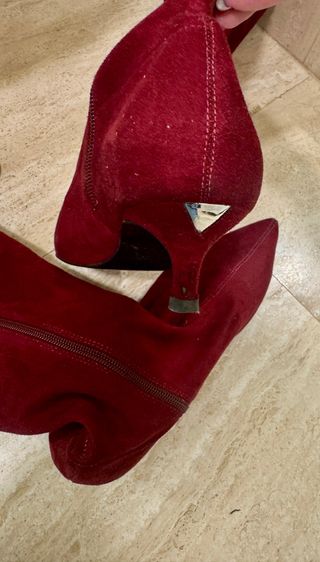 Botas altas burdeos Zara
