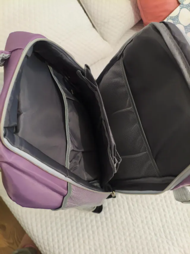 Mochila morada y gris