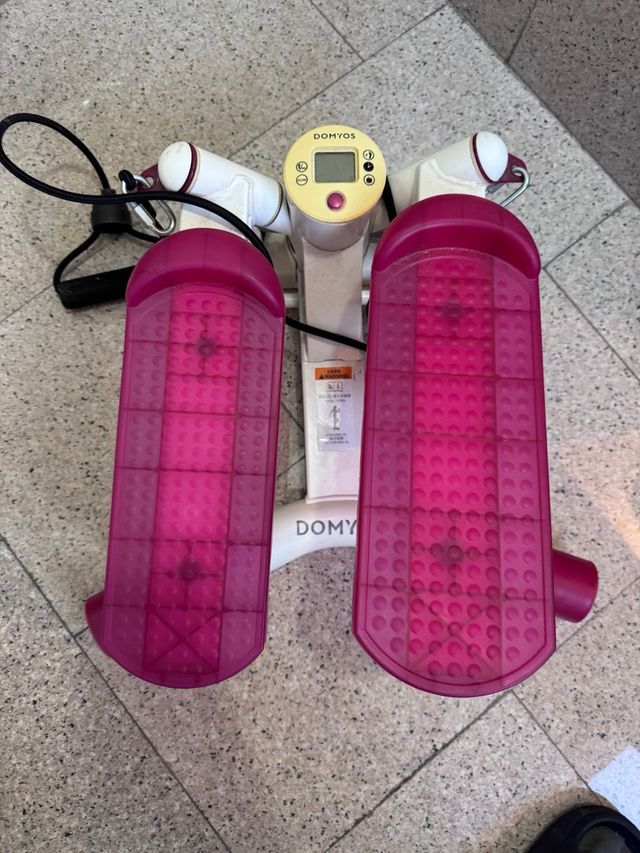 Stepper Domyos con bandas elásticas