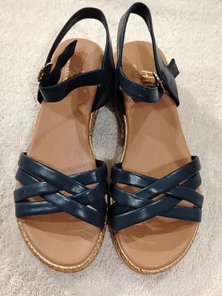 Sandalias de plataforma azul y marrón