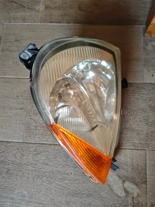 Faro derecho Ford KA